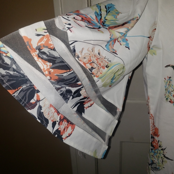 Style & Co Floral Vneck Top - Picture 2 of 4